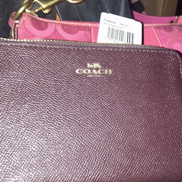 Coach Handbags - 🆕 Coach wristlet huge price drop